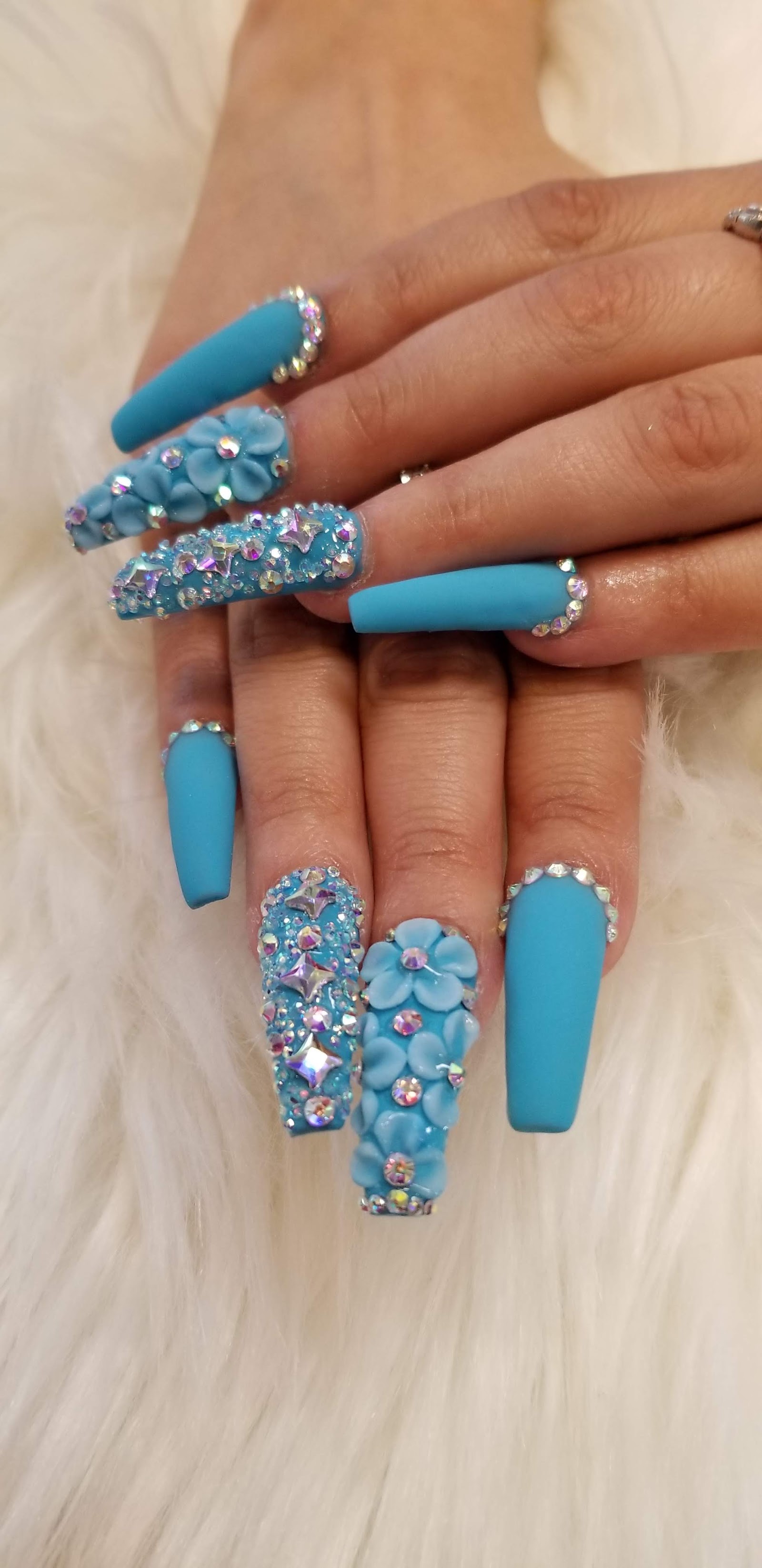 Alluring Nails nail photo 1